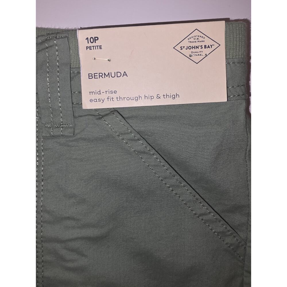 NWT 10P Women's Green Bermuda Shorts w/Pockets St. John's Bay MSRP $32 - Picture 3 of 9
